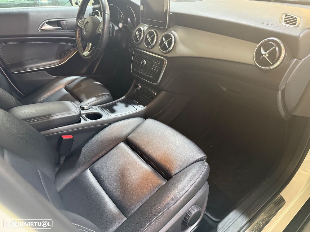 Mercedes-Benz GLA 180 (CDI) d 7G-DCT Urban - 14