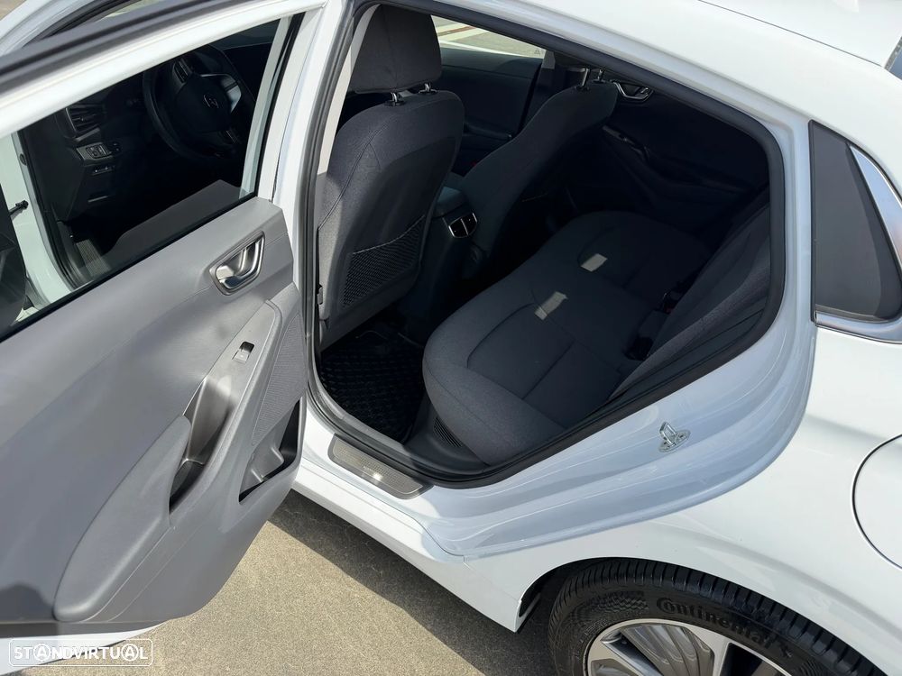 Hyundai Ioniq 1.6 GDI PHEV Tech - 12