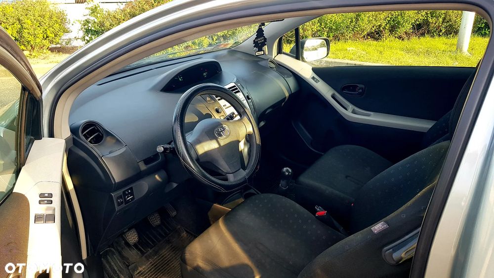 Toyota Yaris 1.0 Luna A/C - 21