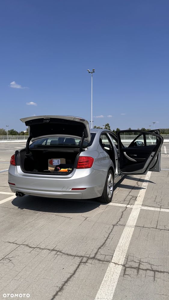 BMW Seria 3 320i - 16