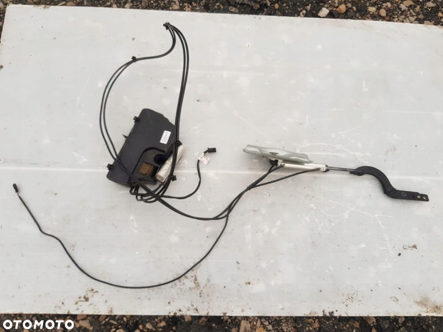 MERCEDES W 164 SIŁOWNIK POMPA KLAPY TYŁ A2518000097 - 2