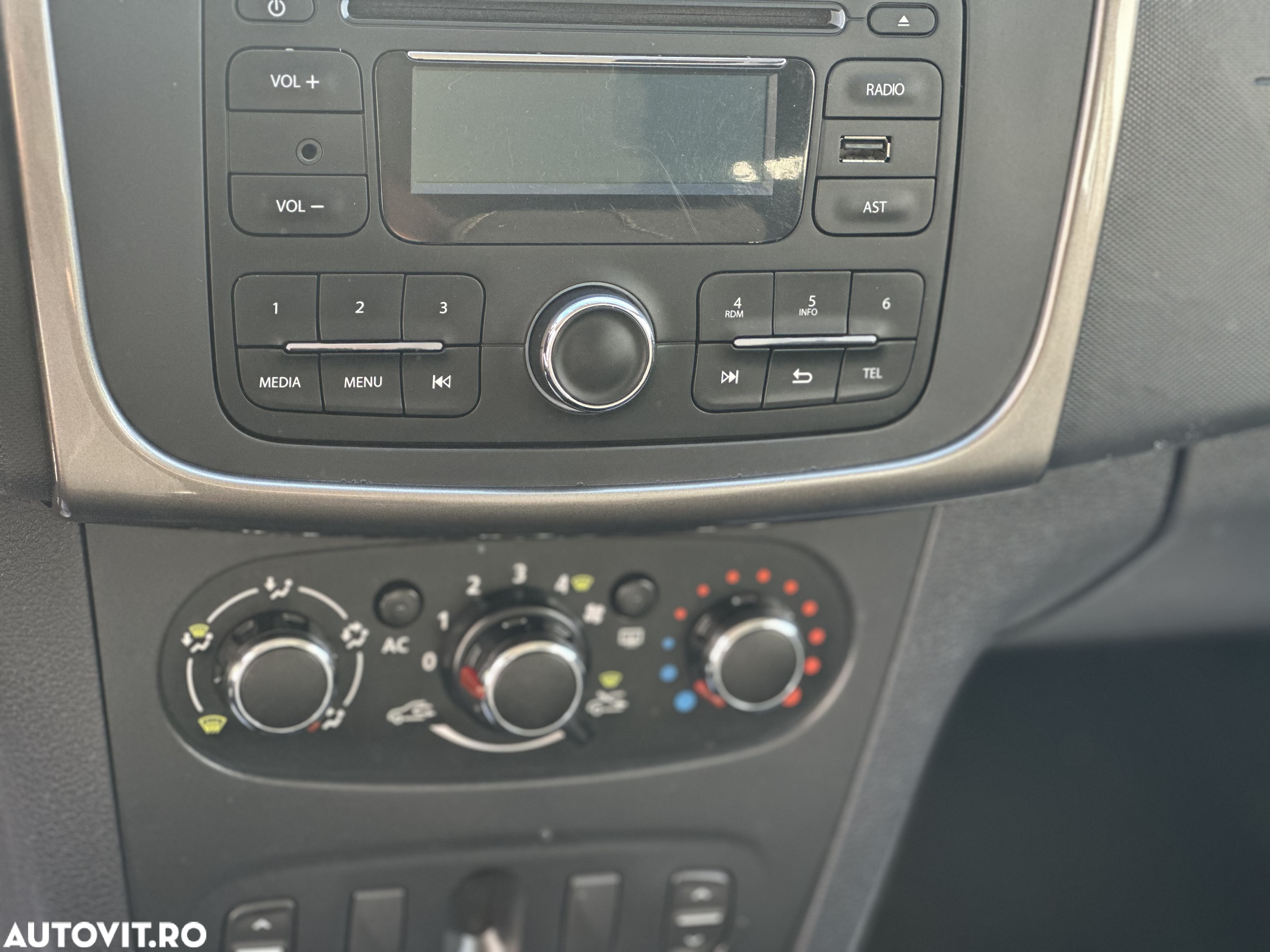 Dacia Logan MCV 0.9 Laureate - 13