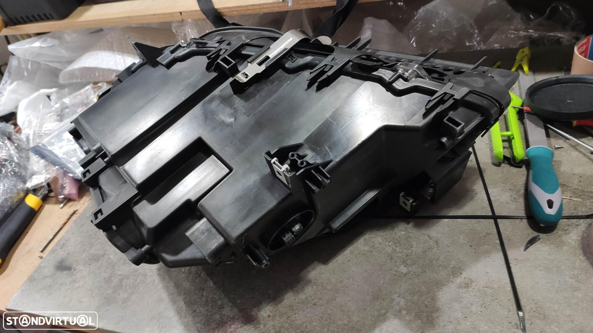 farol direito bi-xenon BMW série 7 F01 - 7