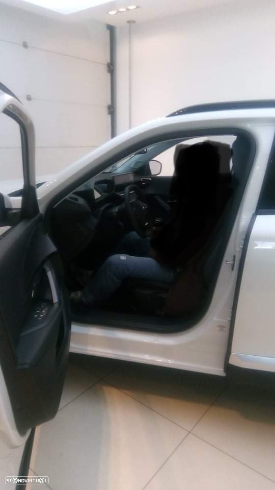 Peugeot 2008 1.2 PureTech Allure - 3