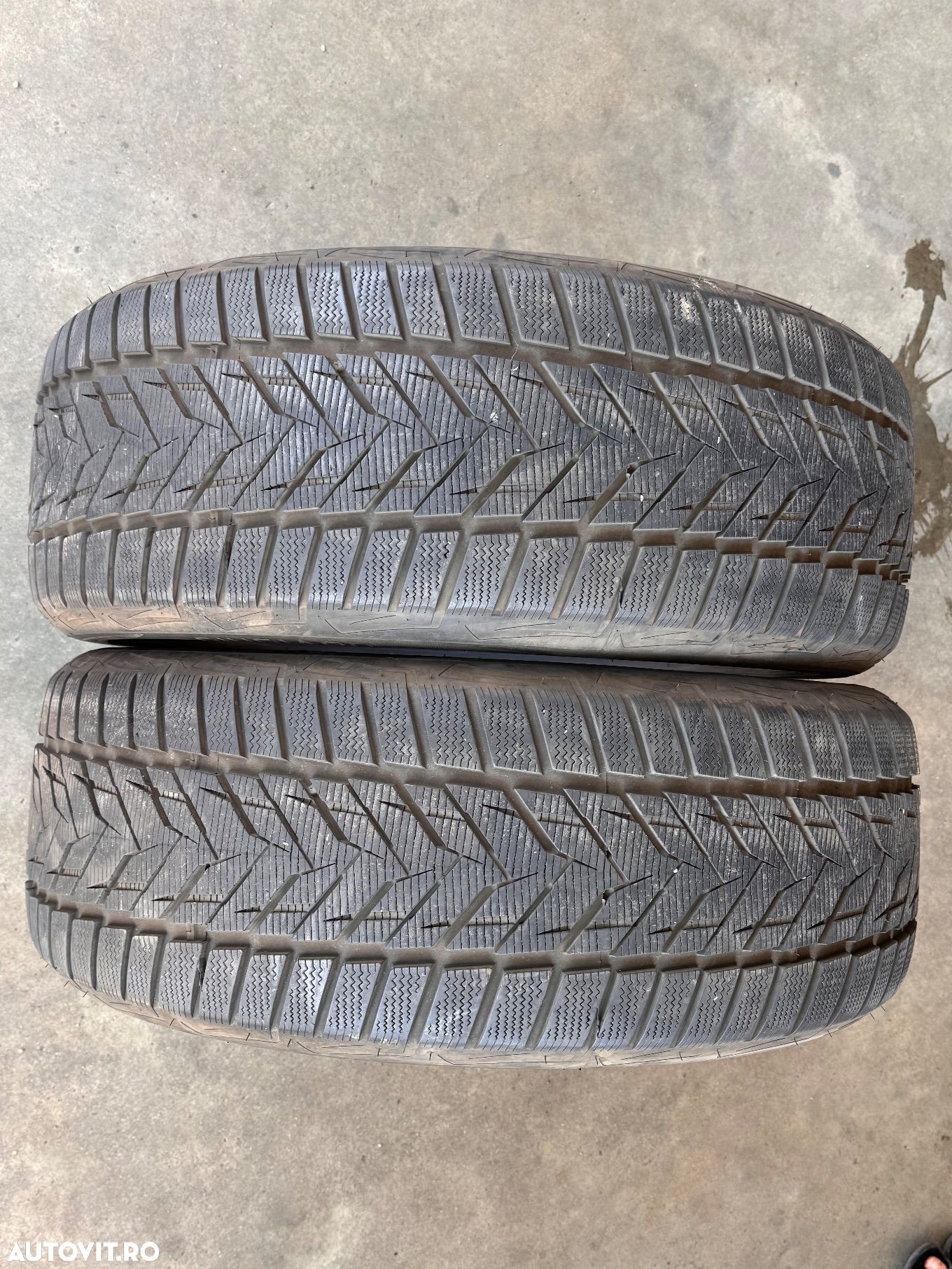 Vând 2 anvelope 275/40/22 vredestein de iarnă ca noi - 1