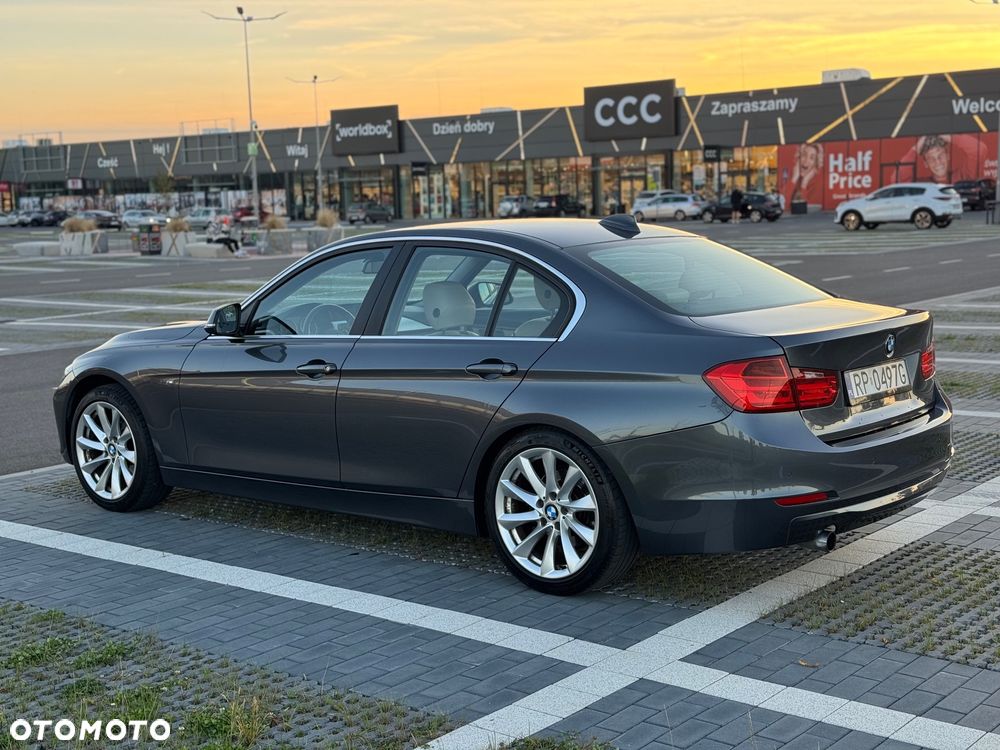 BMW Seria 3 320i - 13