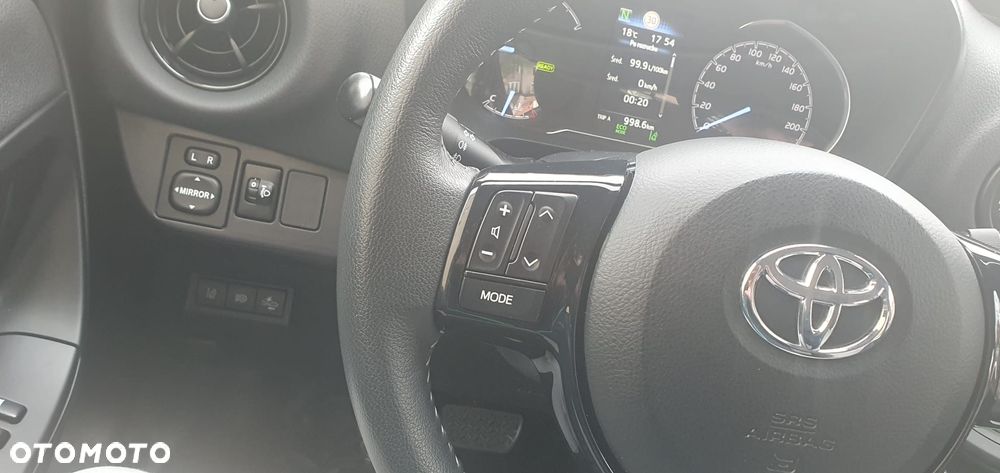 Toyota Yaris Hybrid 100 Premium - 4