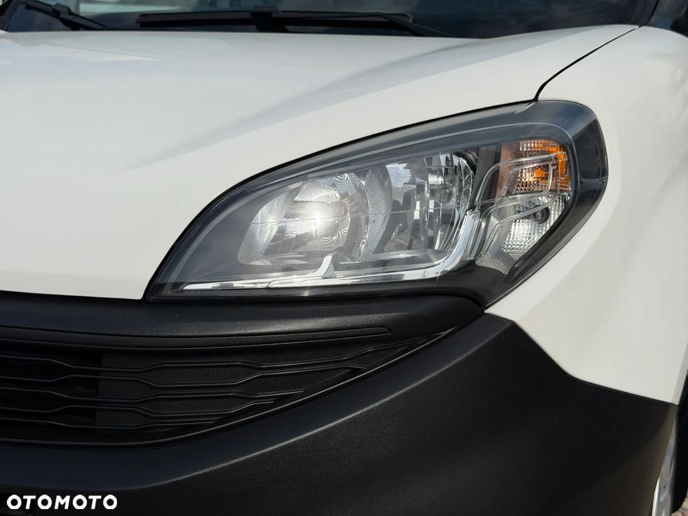 Fiat DOBLO VAN VAT-1 Homologacja cięż. DMC: 2145kg Ładowność 706kg MOCNY SILNIK 1.6 MultiJet, 105KM Emisja Euro-6, Skrzynia biegów 6-cio stopniowa! ORYGINALNA ZABUDOWA PAKI, BOCZNE DRZWI PRZESUWNE, RADIO FABRYCZNE, Hak 1300kg, PODGRZEWANE FOTELE Z REG. I PODŁOKIETNIKIEM, BAGAŻNIK DACHOWY ORYGINALNY FIAT, PARKTRONIKI, ALARM.. - 37