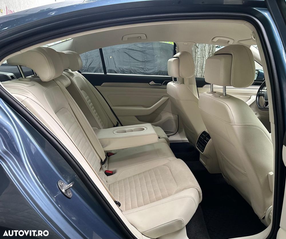 Volkswagen Passat 2.0 TDI DSG Highline - 13
