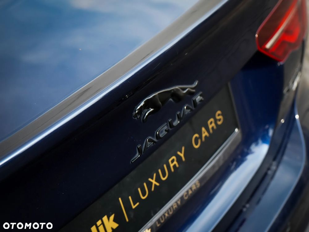 Jaguar XE D200 AWD S - 8