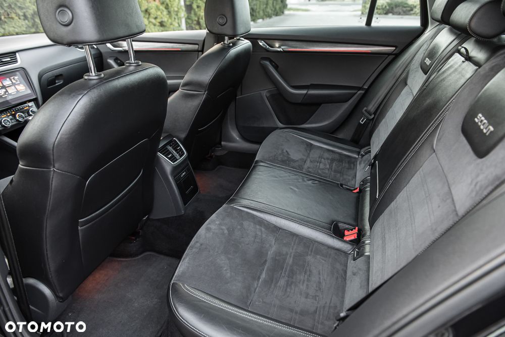 Skoda Octavia Scout 2.0 TDI 4x4 DSG - 7