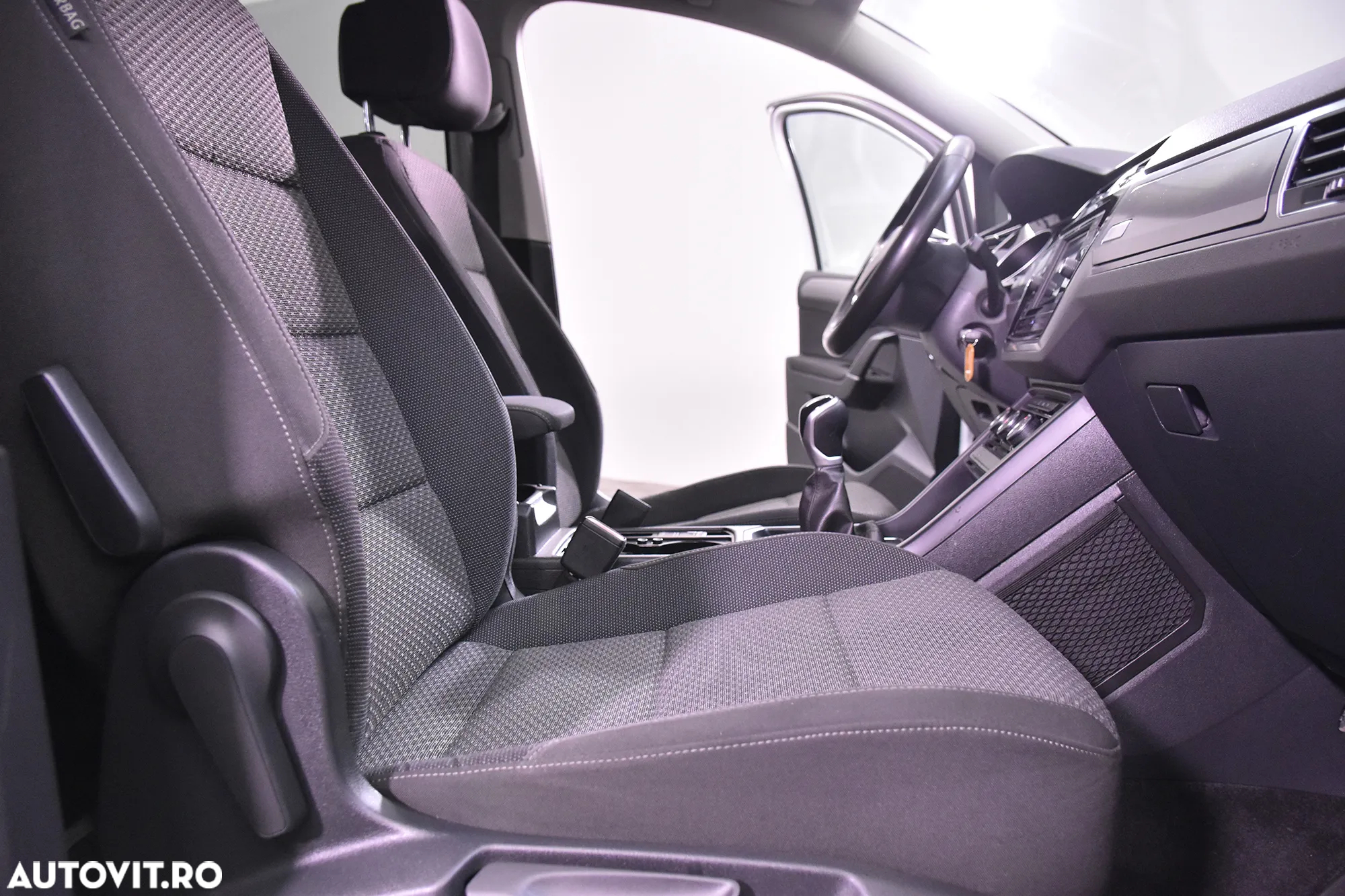 Volkswagen Touran - 11