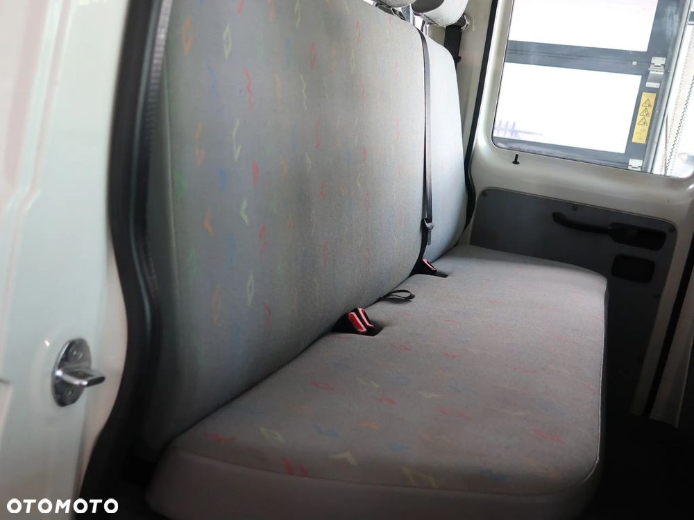 Volkswagen TRANSPORTER T5 2.5 TDI - 28