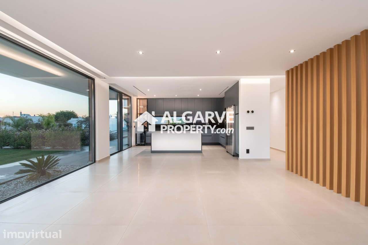 Moradia V4  vista mar e campo junto da vila de Boliqueime, Algarve - Grande imagem: 3/26