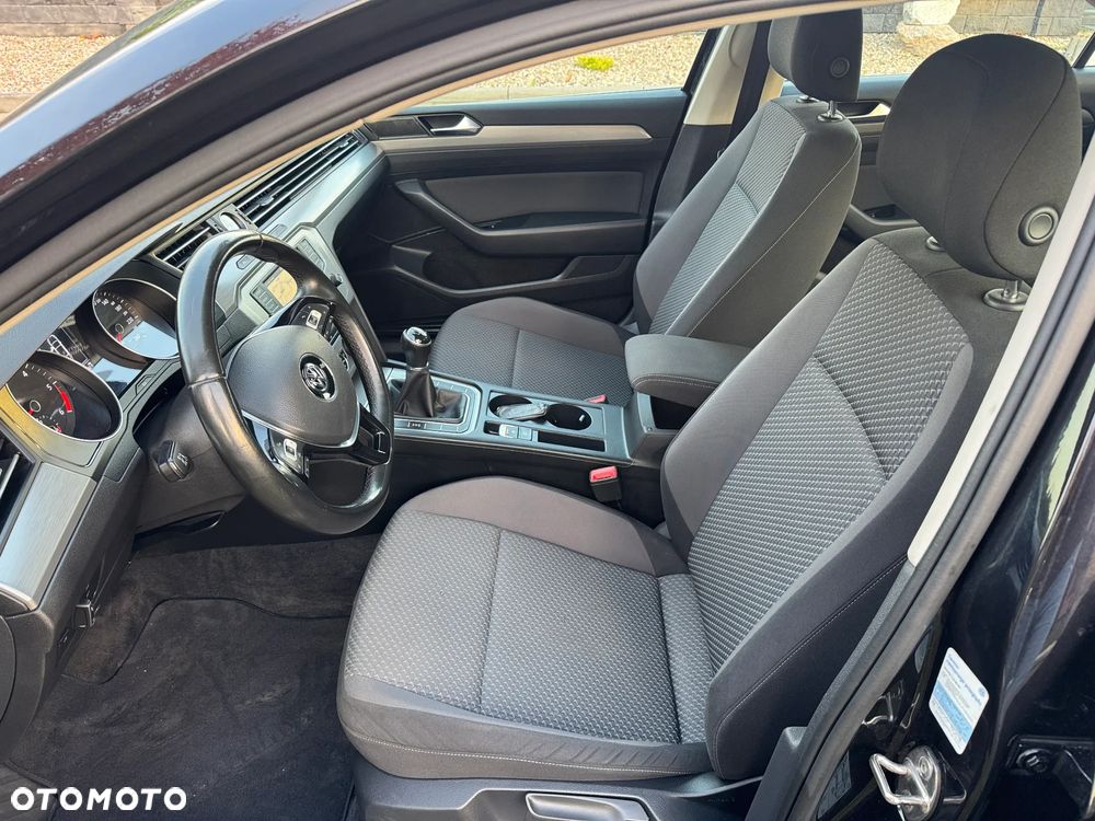 Volkswagen Passat 1.6 TDI BMT Comfortline - 12