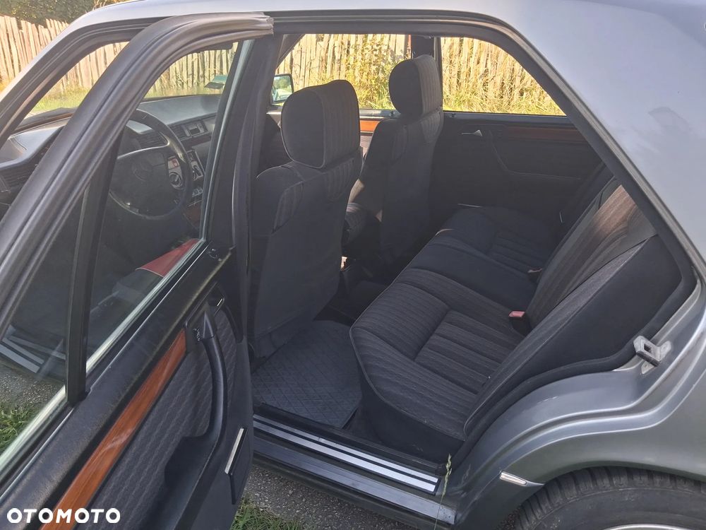 Mercedes-Benz W124 (1984-1993) - 13