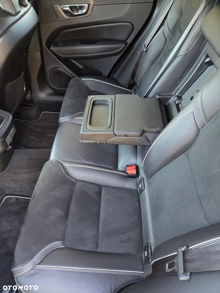 Volvo XC 60 D4 AWD R-Design - 35