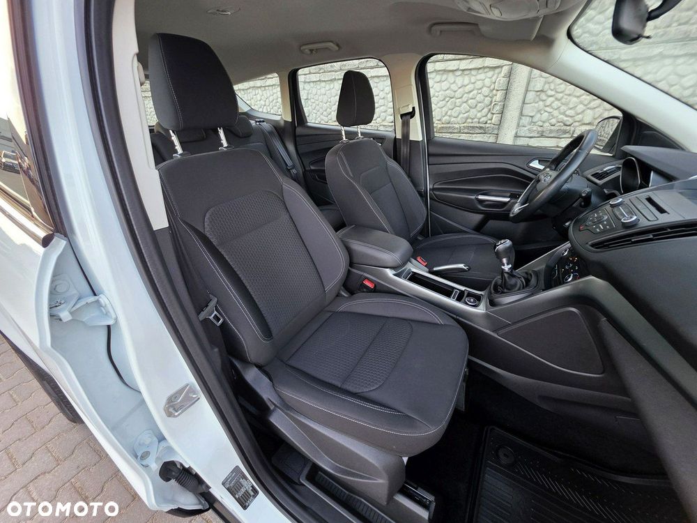 Ford Kuga 1.5 EcoBoost 2x4 Trend - 21