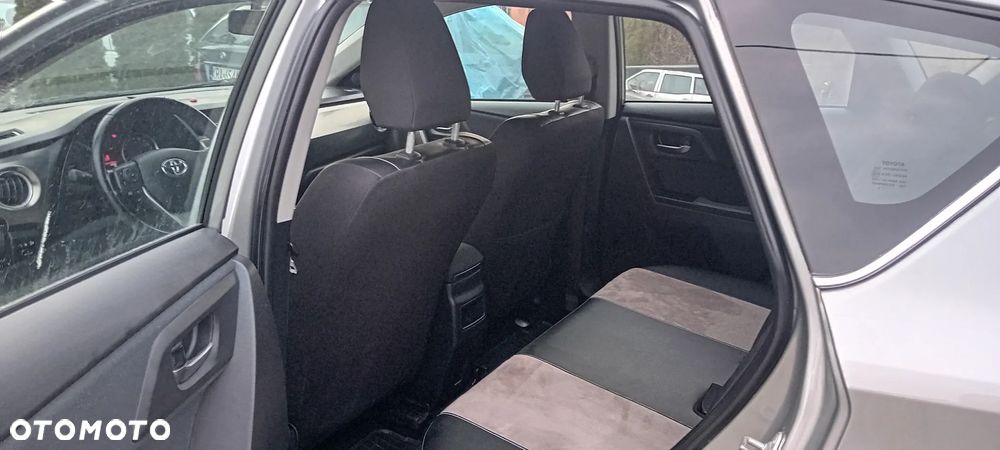 Toyota Auris 1.6 Valvematic Executive - 9