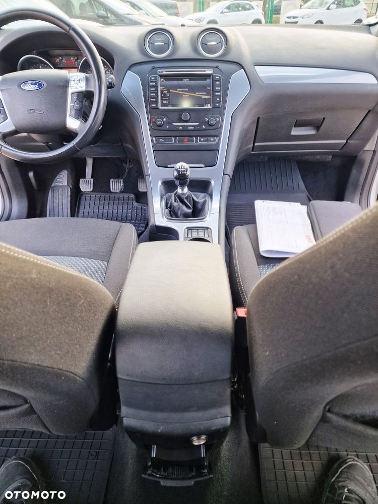 Ford Mondeo - 38