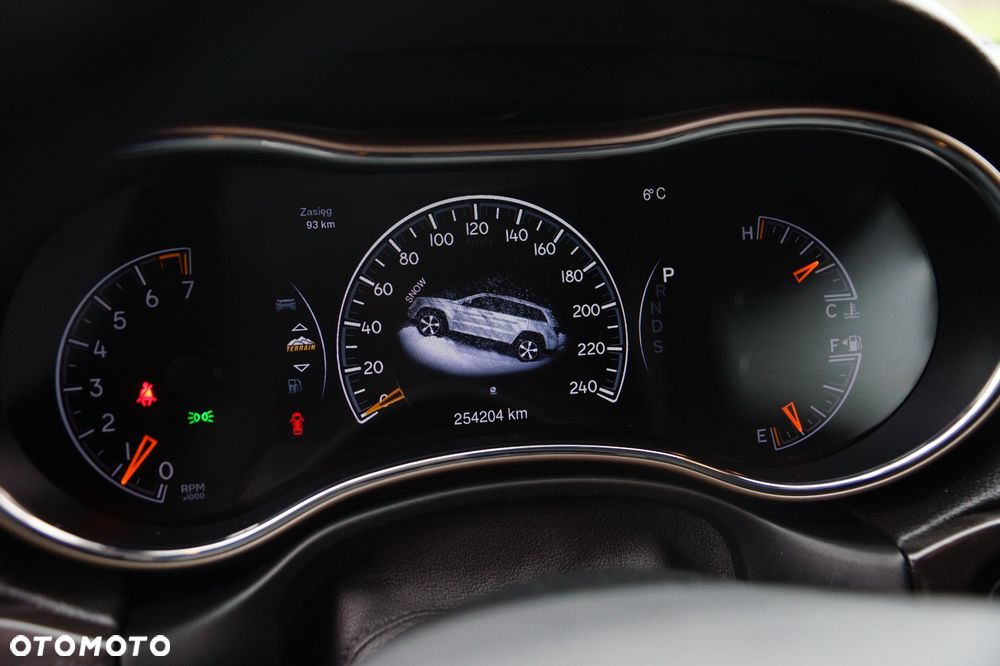 Jeep Grand Cherokee - 19