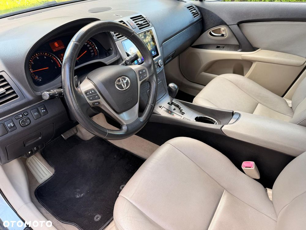 Toyota Avensis - 8