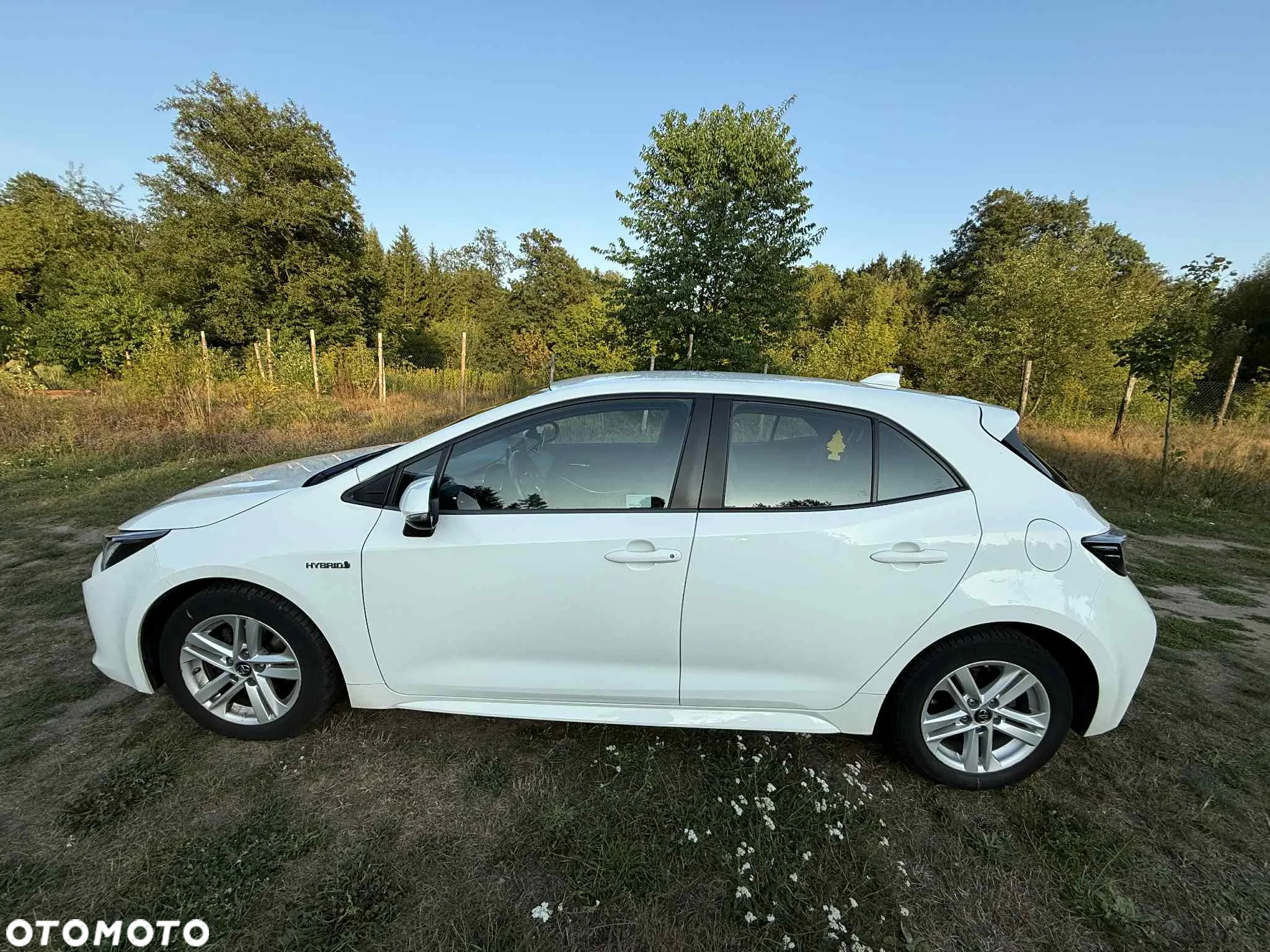 Toyota Corolla ver-1-8-hybrid-active - 9