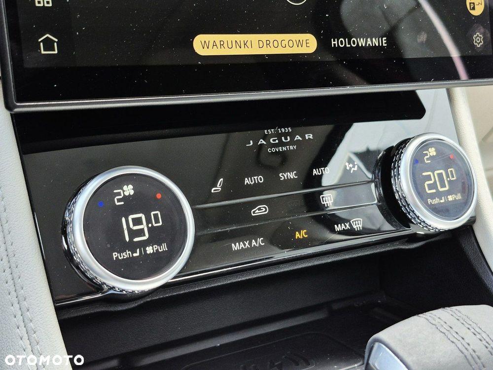 Jaguar F-Pace - 39