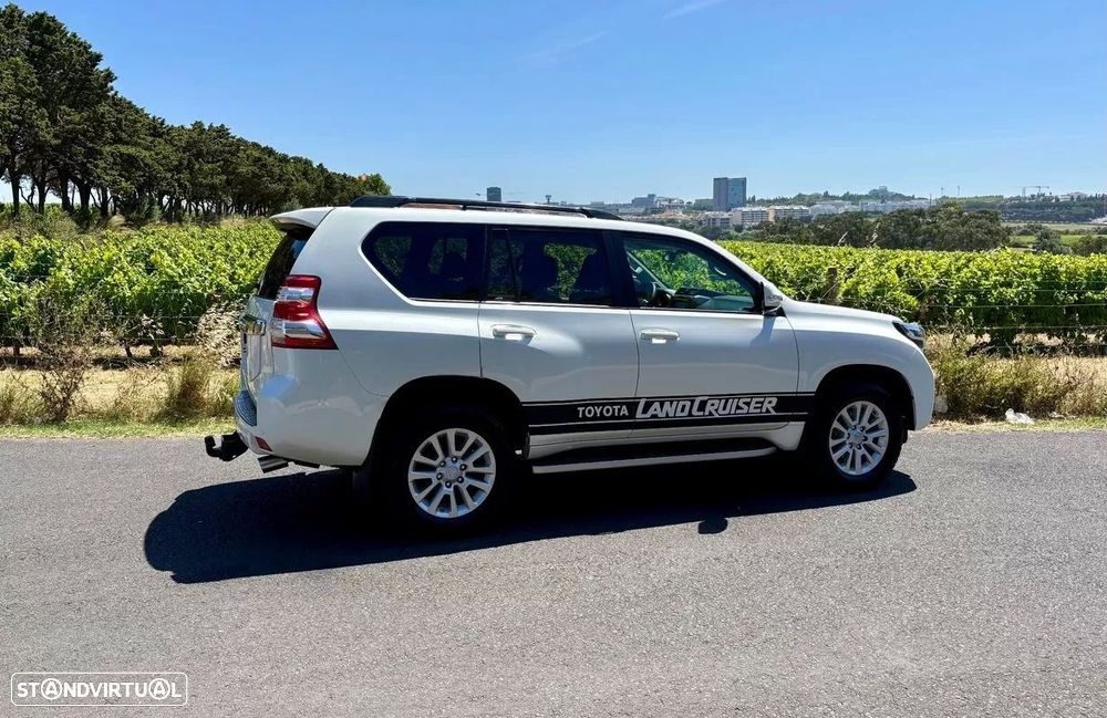 Toyota Land Cruiser - 4