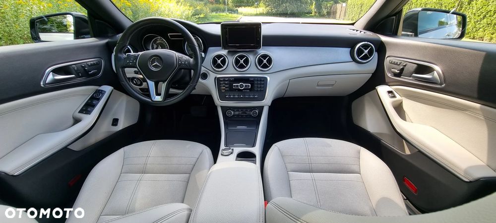 Mercedes-Benz CLA 200 7G-DCT Urban - 27