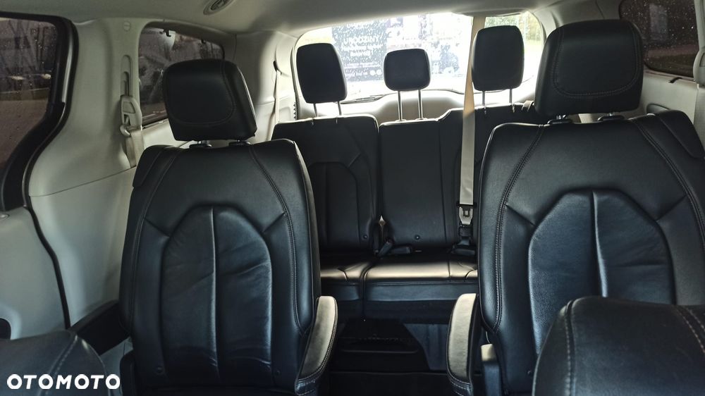 Chrysler Pacifica - 14