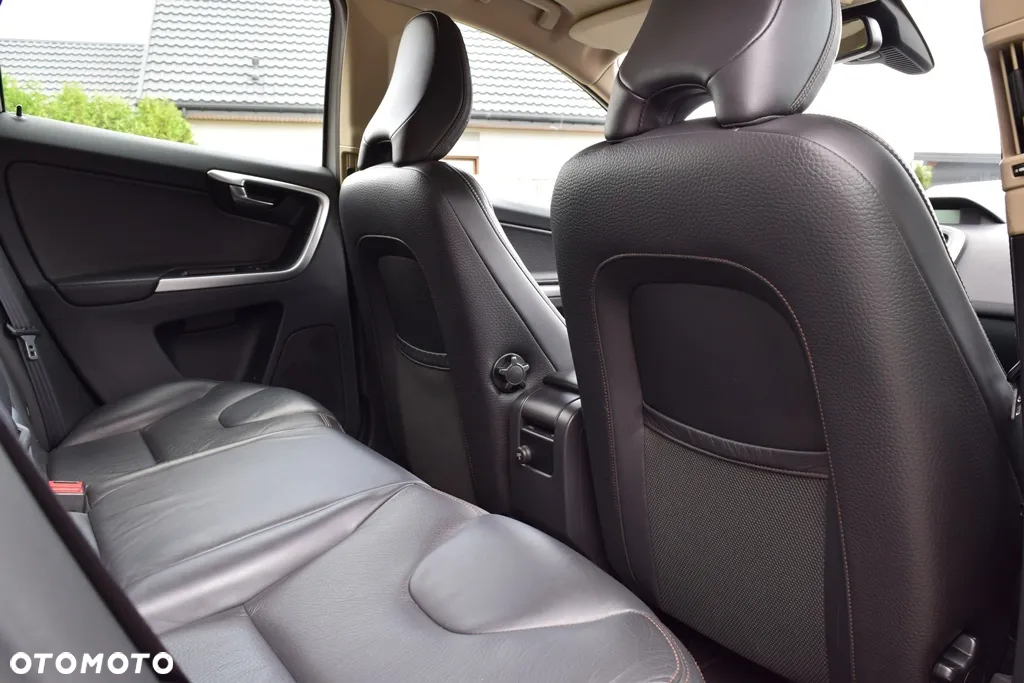 Volvo XC 60 2.4D AWD Momentum - 27