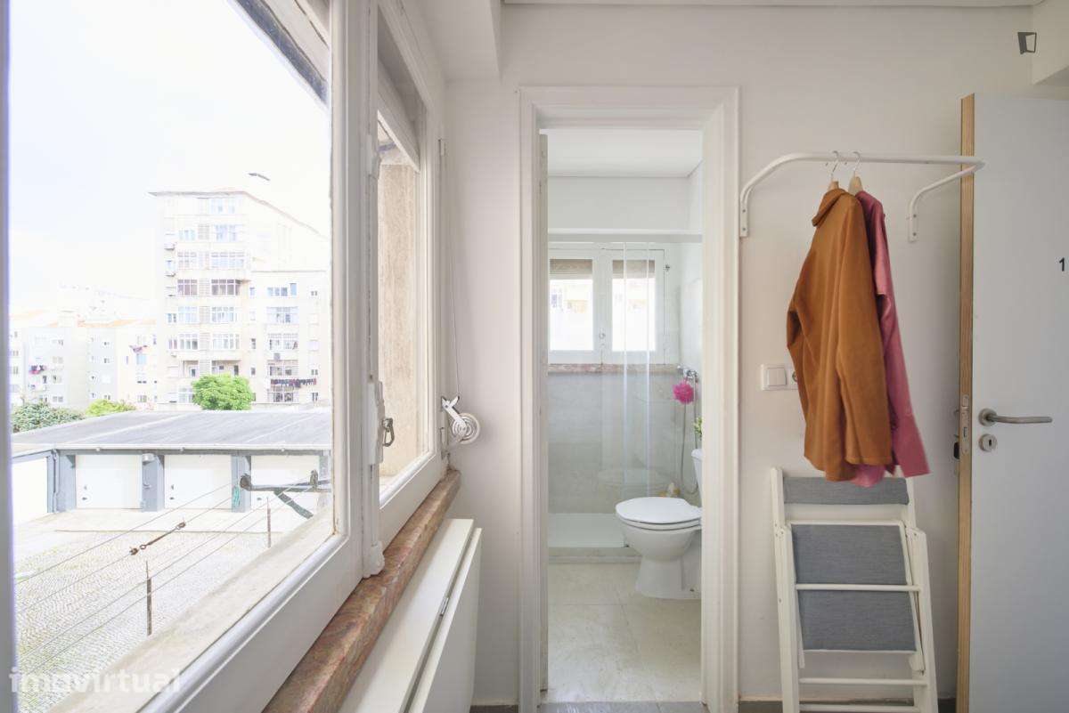 Quarto - localizado em Roma-Areeiro Lisbon - Grande imagem: 5/28