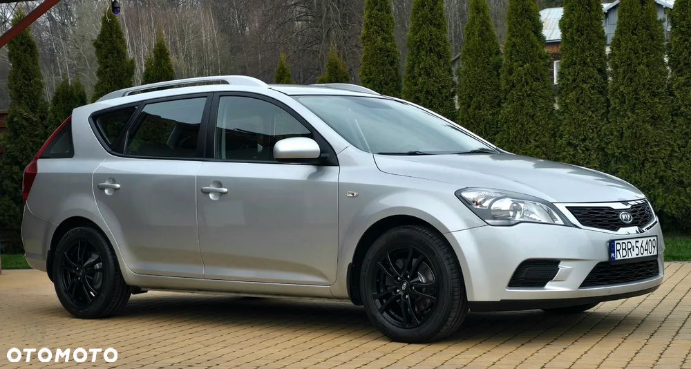 Kia Ceed - 11