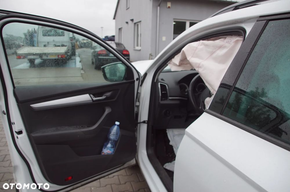 Auto na części - Skoda Karoq 1.6 TDI 115 KM DGTE TKK LS9R 130 TYS. KM 2018R Silnik Skrzynia Drzwi Lusterko Klapa Lampa Szyba Felga Deska Kokpit Moduł Licznik Radio Fotel Zderzak Chłodnica Błotnik Zawieszenie Turbina Wtryski Intercooler Kompletne Części Rozbiórka - 11