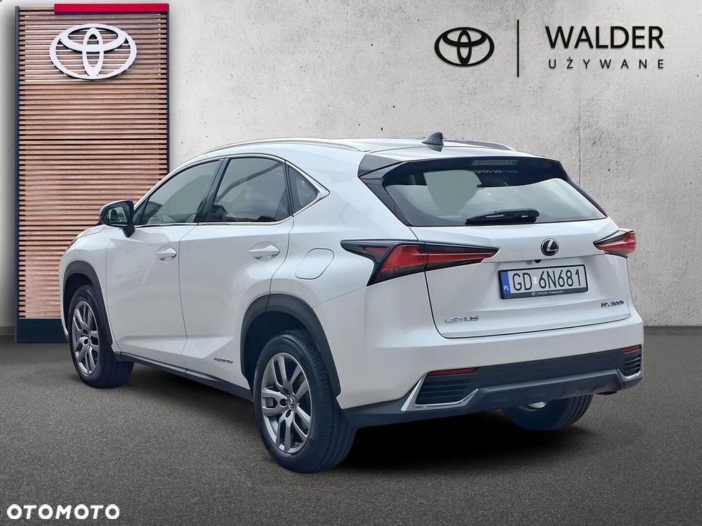 Lexus NX 300h Business Edition AWD - 3