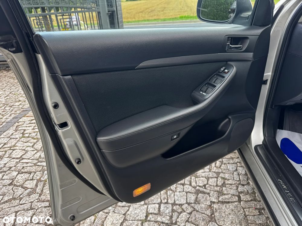Toyota Avensis 1.8 VVT-i Executive - 27