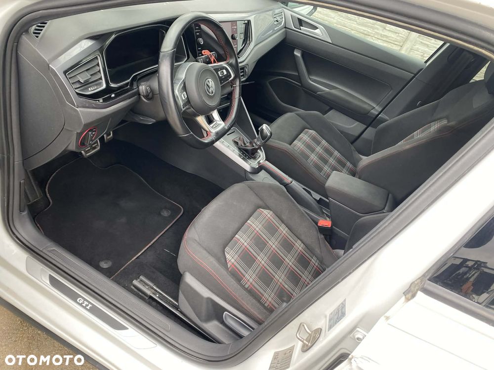 Volkswagen Polo 2.0 TSI DSG GTI - 9