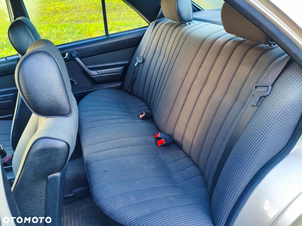 Mercedes-Benz W201 (190) - 13