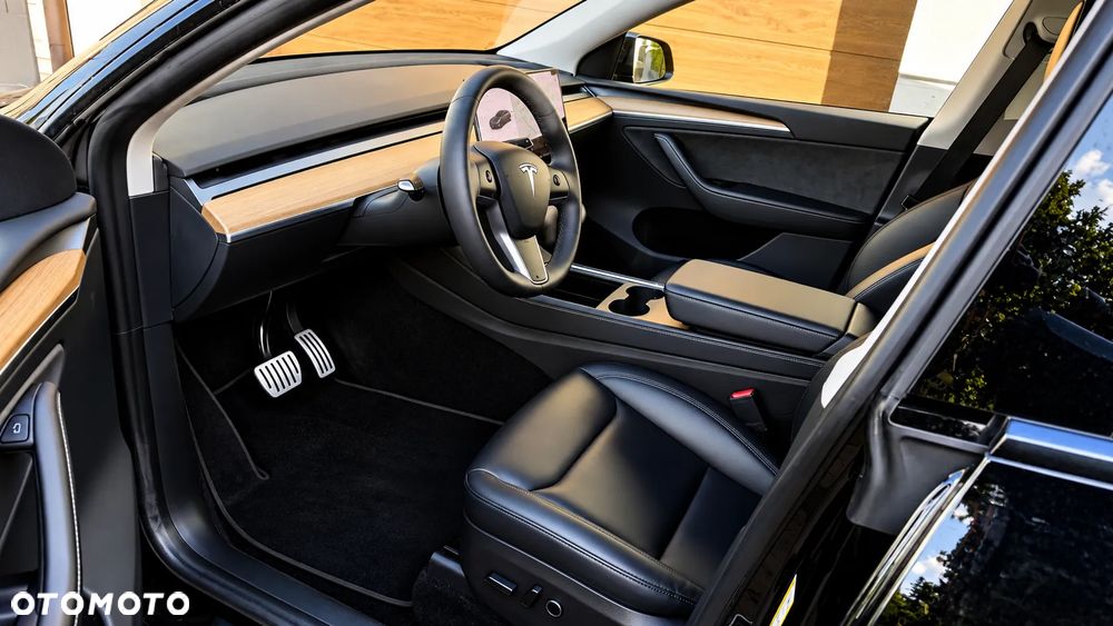 Tesla Model Y Performance AWD - 12