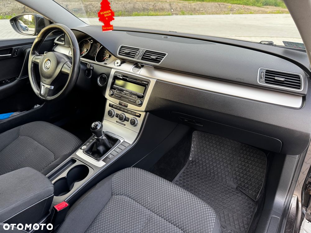 Volkswagen Passat 1.6 TDI Comfortline - 19