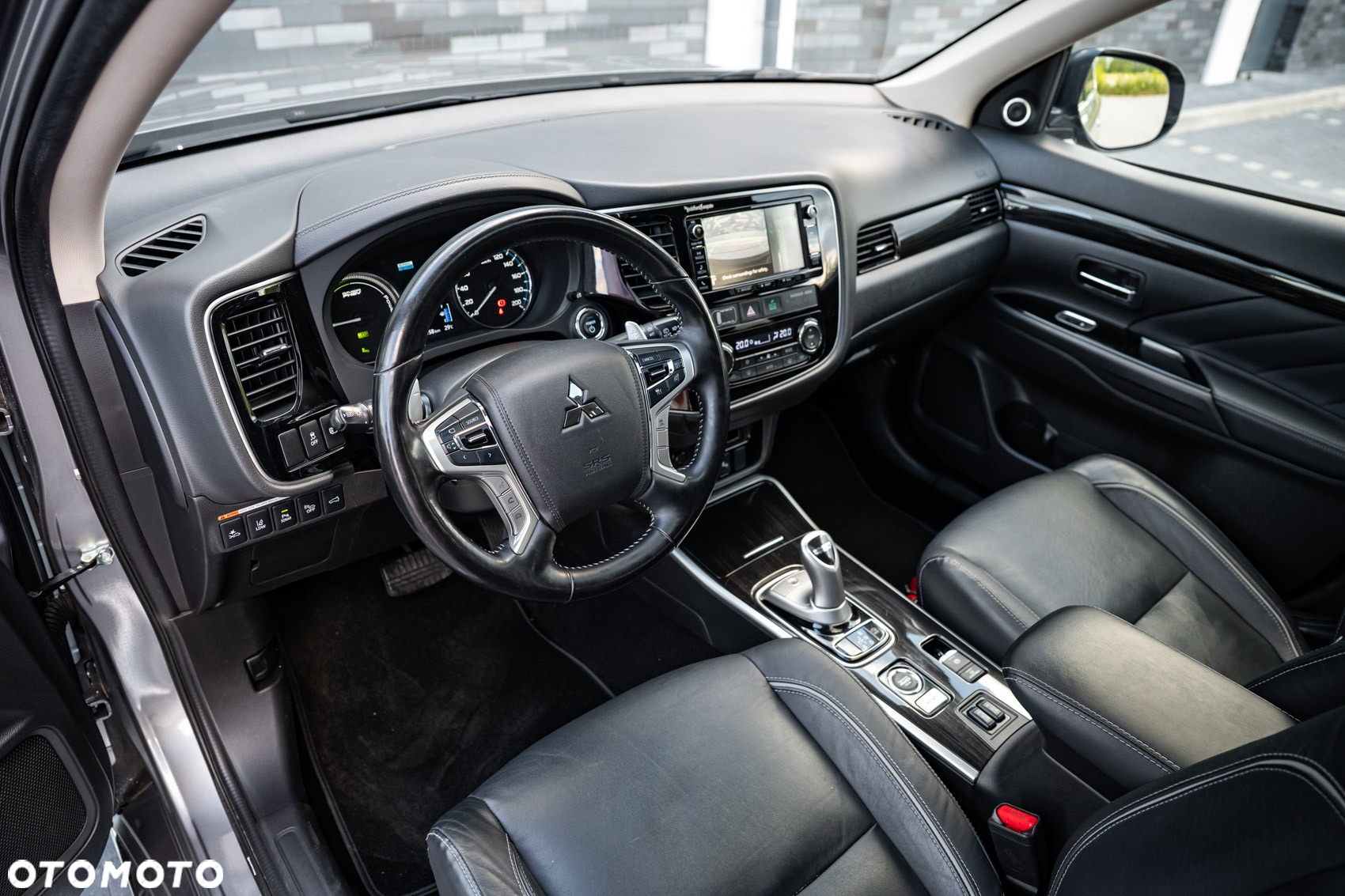 Mitsubishi Outlander PHEV Intense + - 18