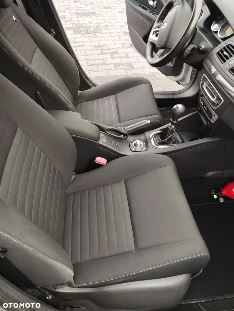 Renault Megane ENERGY TCe 115 Start & Stop Paris Business - 19