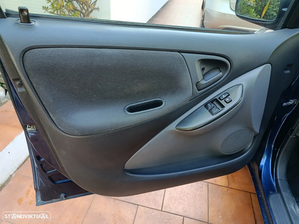 Toyota Yaris 1.0 Sol - 5