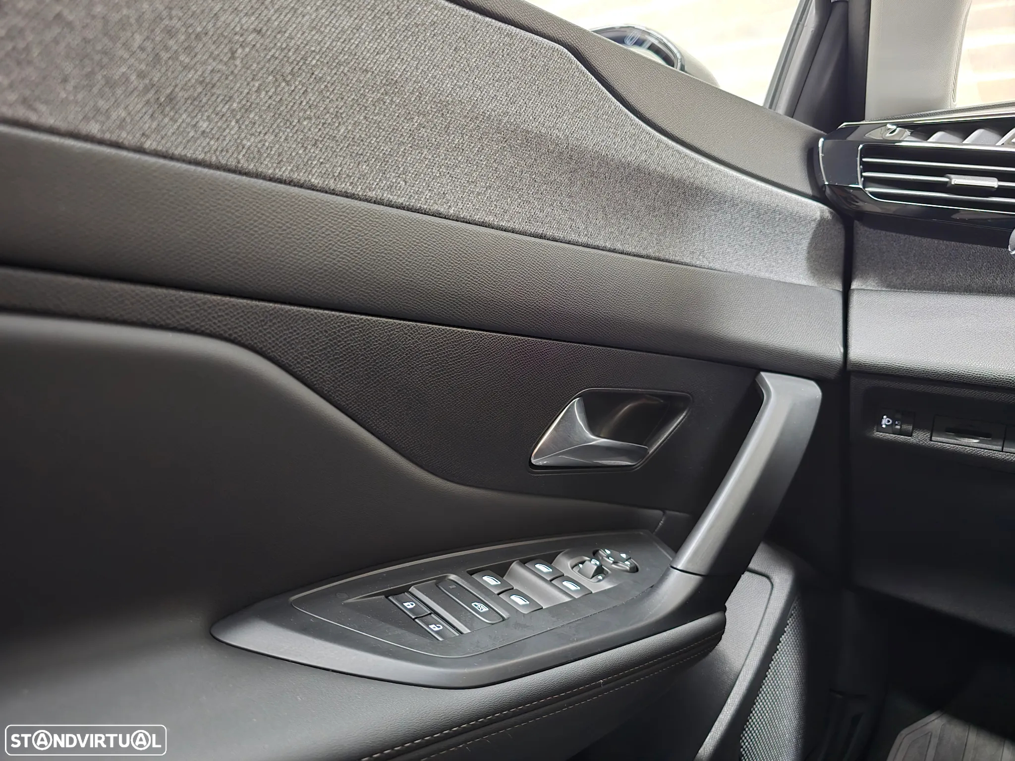 Peugeot 308 SW 1.2 PureTech Allure Pack EAT8 - 37