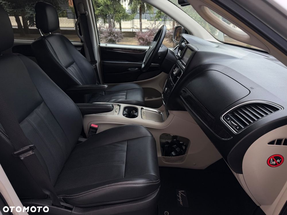 Lancia Voyager 3.6 Silver Euro6 - 18