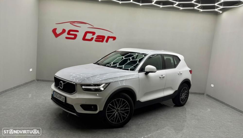 Volvo XC 40 2.0 D3 Momentum AWD Geartronic - 4