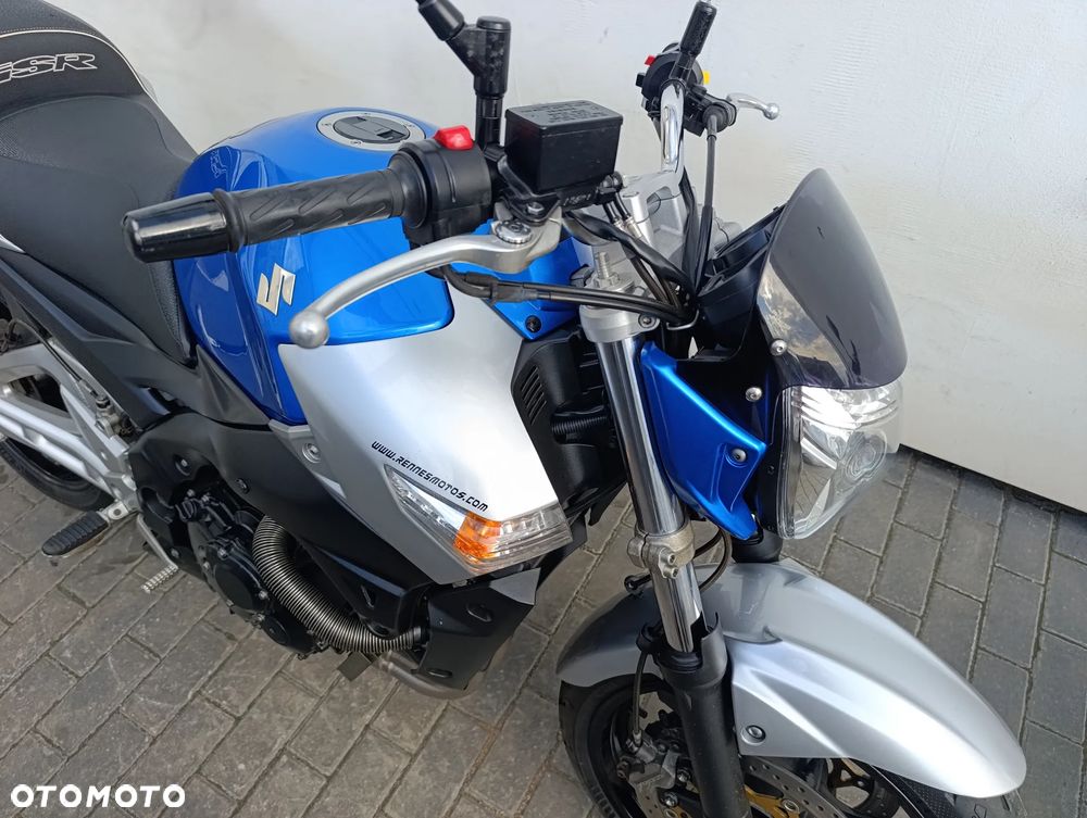 Suzuki GSR - 17
