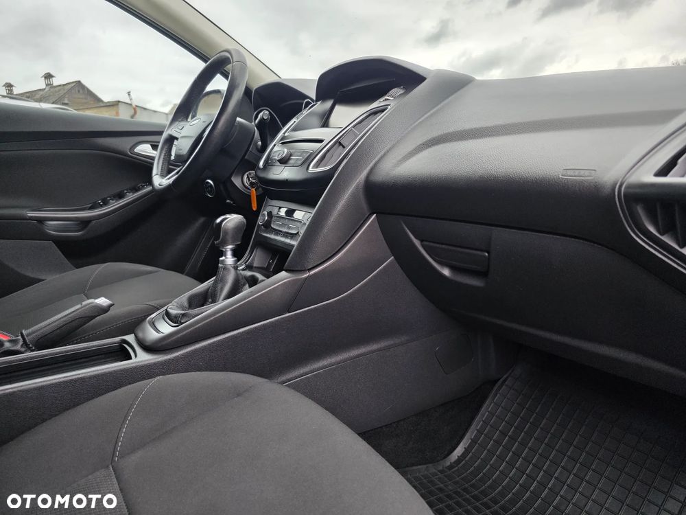 Ford Focus 1.0 EcoBoost Titanium - 25