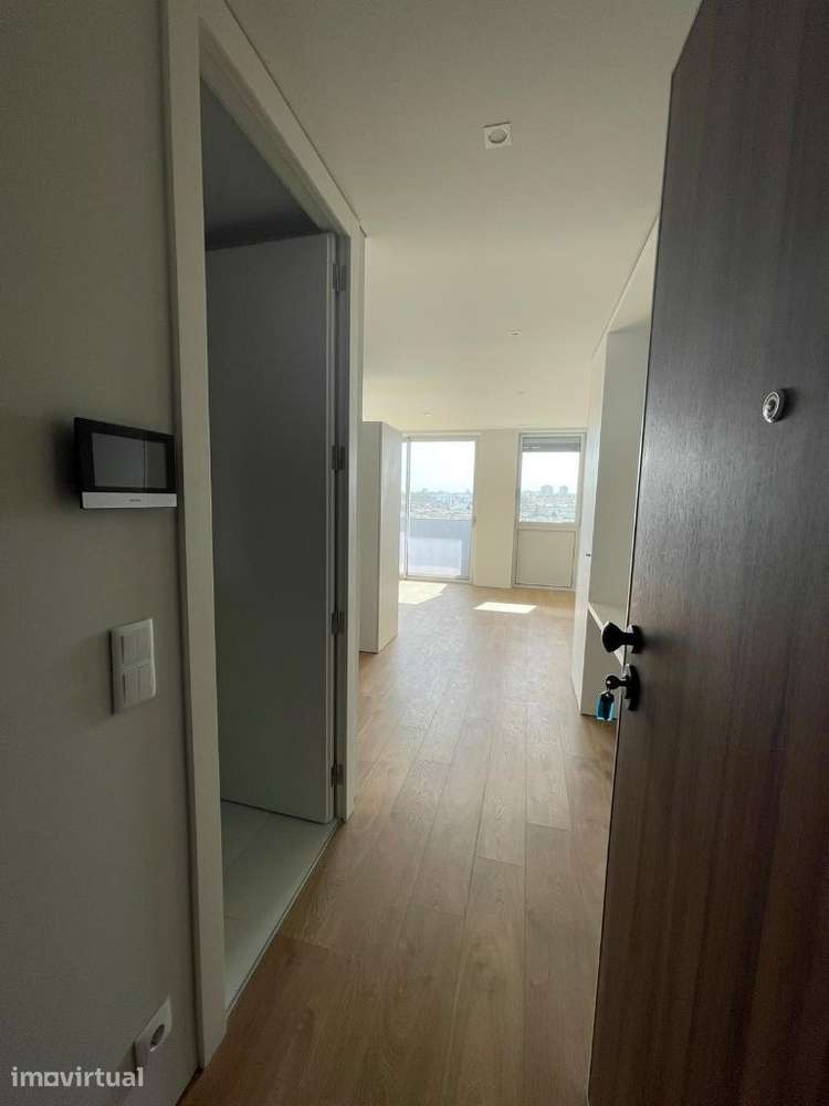 Apt. T0 luxo - garag./arrumos/portaria24h - Porto/Circunvalação-S.Hora - Grande imagem: 3/11